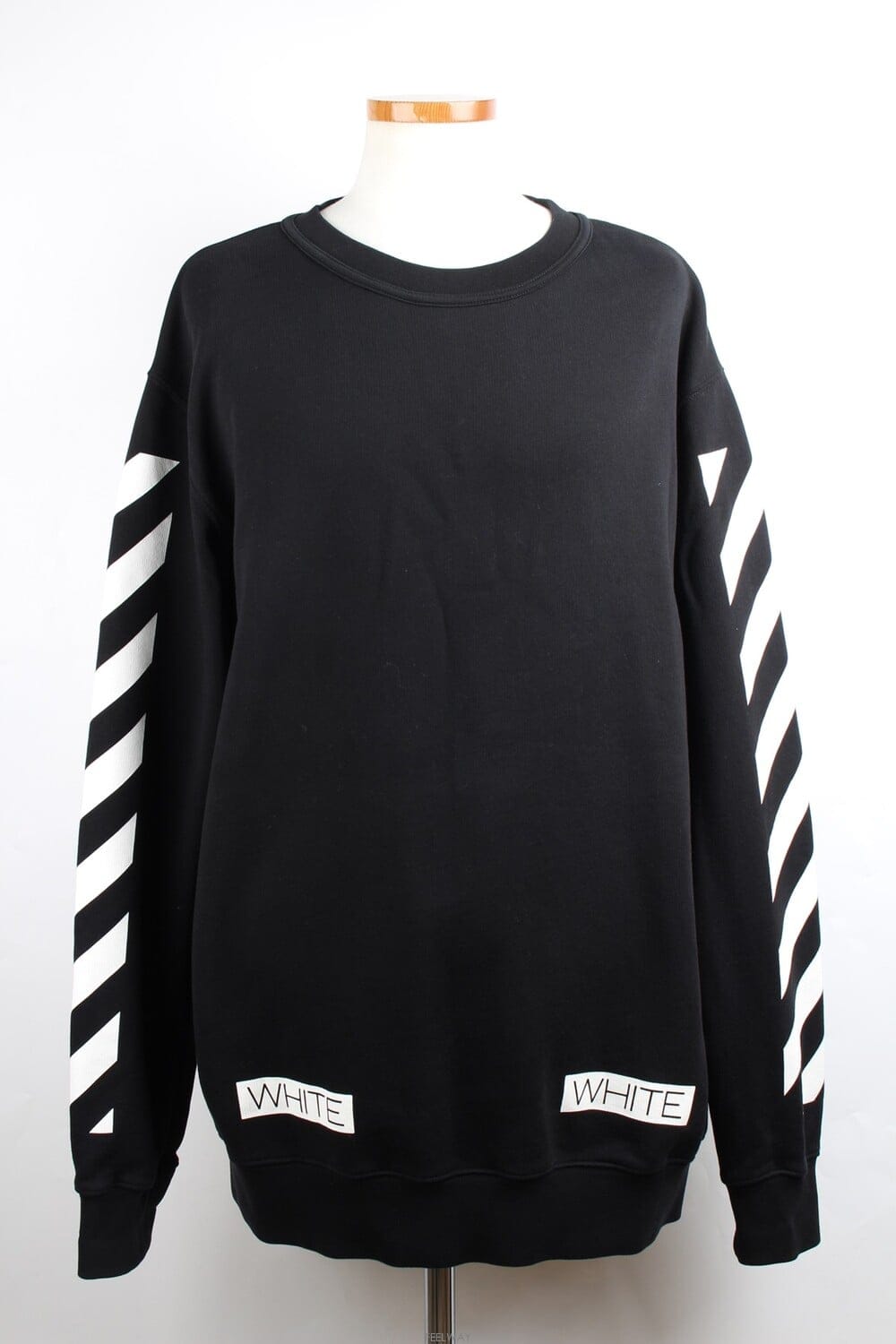 Off White ����ȭ��Ʈ ���ٽ� �ַο� �ĵ� Ƽ���� M(100)����ȭ��Ʈ ���ٽ� �ַο� �ĵ� Ƽ���� M(100)