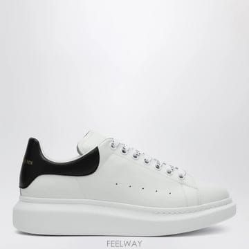 26 F/W 알렉산더 맥퀸 스니커즈 오버사이즈 화이트/블랙 55368 B0052304592
