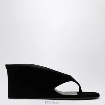 25 F/W 알라이아 통 뮬 WITH 웨지 인 블랙 벨벳 AA3M10 B0052291579