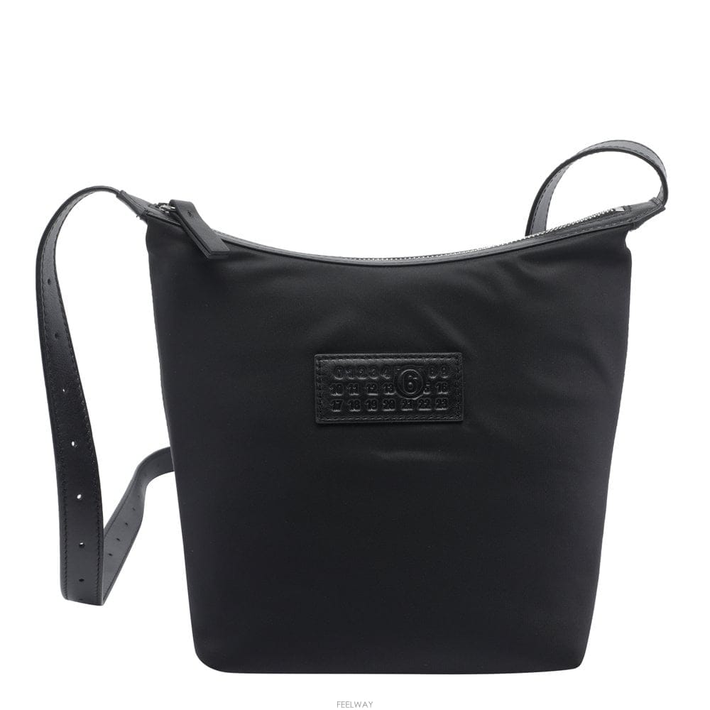Maison Margiela 26 F/W MM6 ���� ���������� NUMERIC ��Ƽ�� ũ�ν��ٵ�  B001228961426 F/W MM6 ���� ���������� NUMERIC ��Ƽ�� ũ�ν��ٵ�  