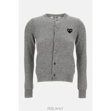 26 F/W 꼼데가르송 플레이 라운드넥 블랙 엠블럼 가디건 AXN02 B0032250047