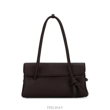 Jacquemus 26FW ��ũ���� ��Ʈ�� BAW00467AC03A03 880 DARKBROWN26FW ��ũ���� ��Ʈ�� BAW00467AC03A03 880 DARKBROWN
