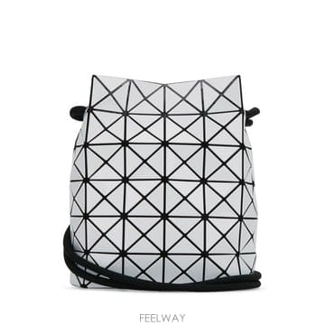 Issey Miyake 26FW �ٿ��ٿ� ��Ʈ�� BB68AG531 01 White26FW �ٿ��ٿ� ��Ʈ�� BB68AG531 01 White