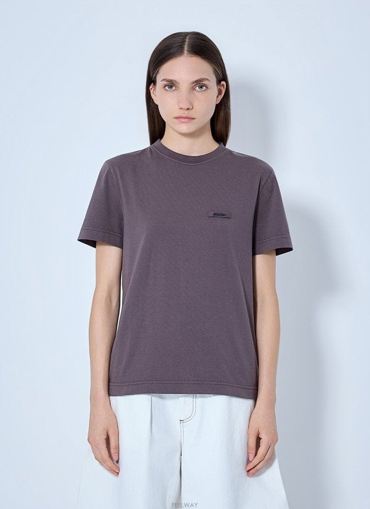 Jacquemus 26 F/W ��ũ���� GROS �׷��� ũ��� Ƽ���� 25HTSW005 B011230609226 F/W ��ũ���� GROS �׷��� ũ��� Ƽ���� 25HTSW005 B0