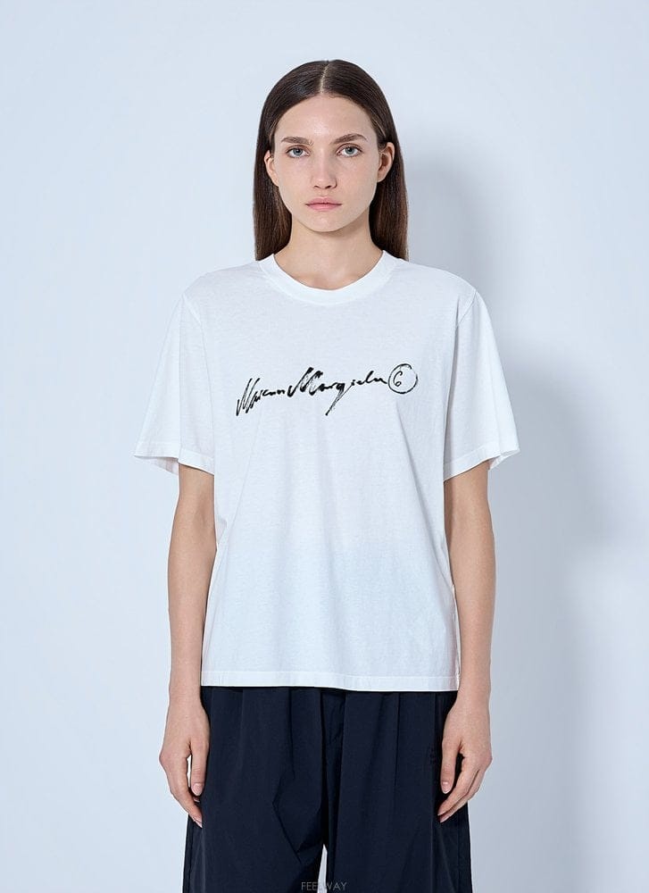 Maison Margiela 26 F/W MM6 ���� ���������� �ñ״�ó �ΰ� Ƽ���� S52GC0 B011230609826 F/W MM6 ���� ���������� �ñ״�ó �ΰ� Ƽ���� S52GC0
