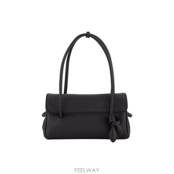 Jacquemus �δ��� JACQUEMUS ��ũ���� ���� ��Ʈ���δ��� JACQUEMUS ��ũ���� ���� ��Ʈ��