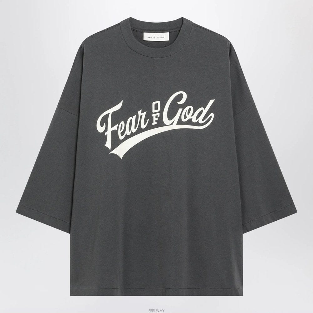 Fear of God 26 S/S �Ǿ� ���� �� IRON �׷��� ��ư MERCH Ƽ���� R B005230662526 S/S �Ǿ� ���� �� IRON �׷��� ��ư MERCH Ƽ���� R B0