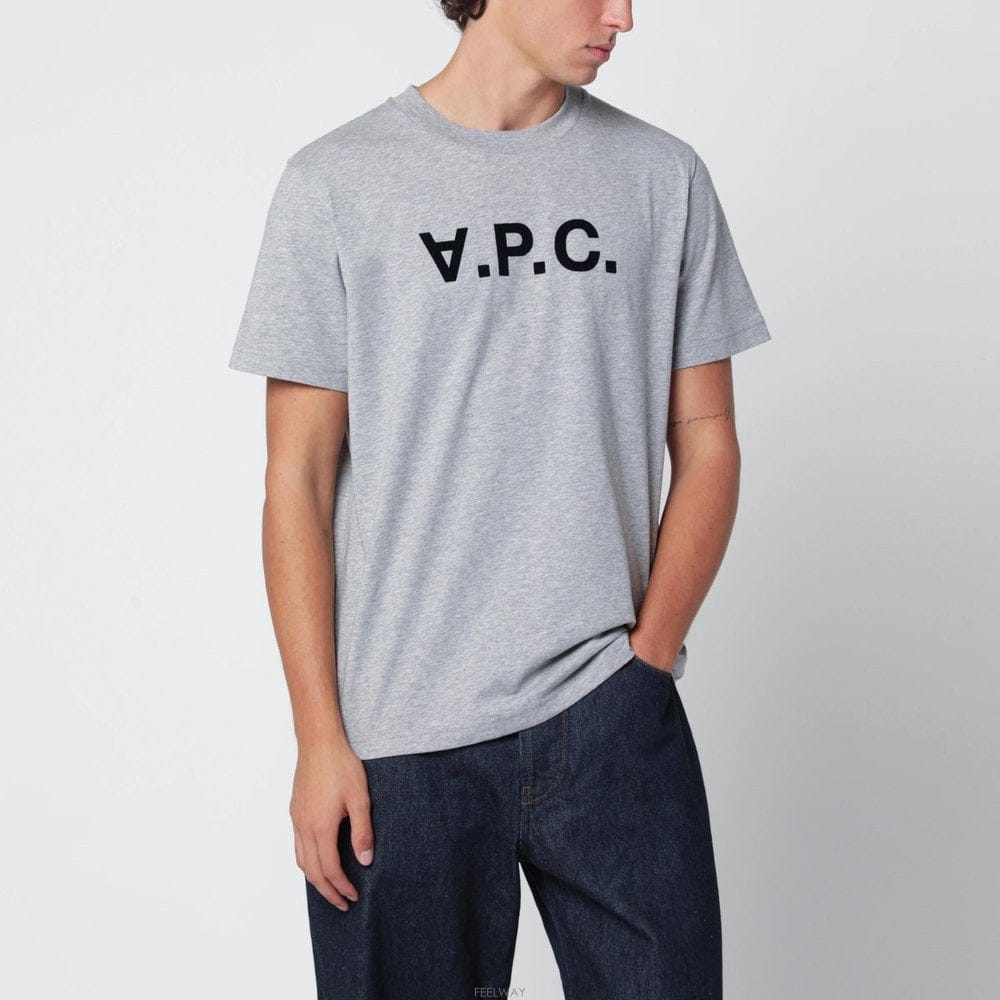 A.P.C. 26 F/W A.P.C ����� ���Ĵٵ� �׷��� ����� �׷��� ��ư Ƽ B005230677226 F/W A.P.C ����� ���Ĵٵ� �׷��� ����� �׷��� ��ư