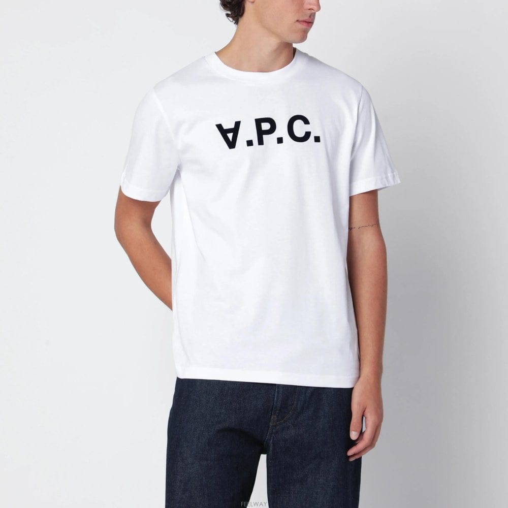 A.P.C. 26 F/W A.P.C ����� ���Ĵٵ� �׷��� VPC ȭ��Ʈ ��ư Ƽ B005230677526 F/W A.P.C ����� ���Ĵٵ� �׷��� VPC ȭ��Ʈ ��ư Ƽ