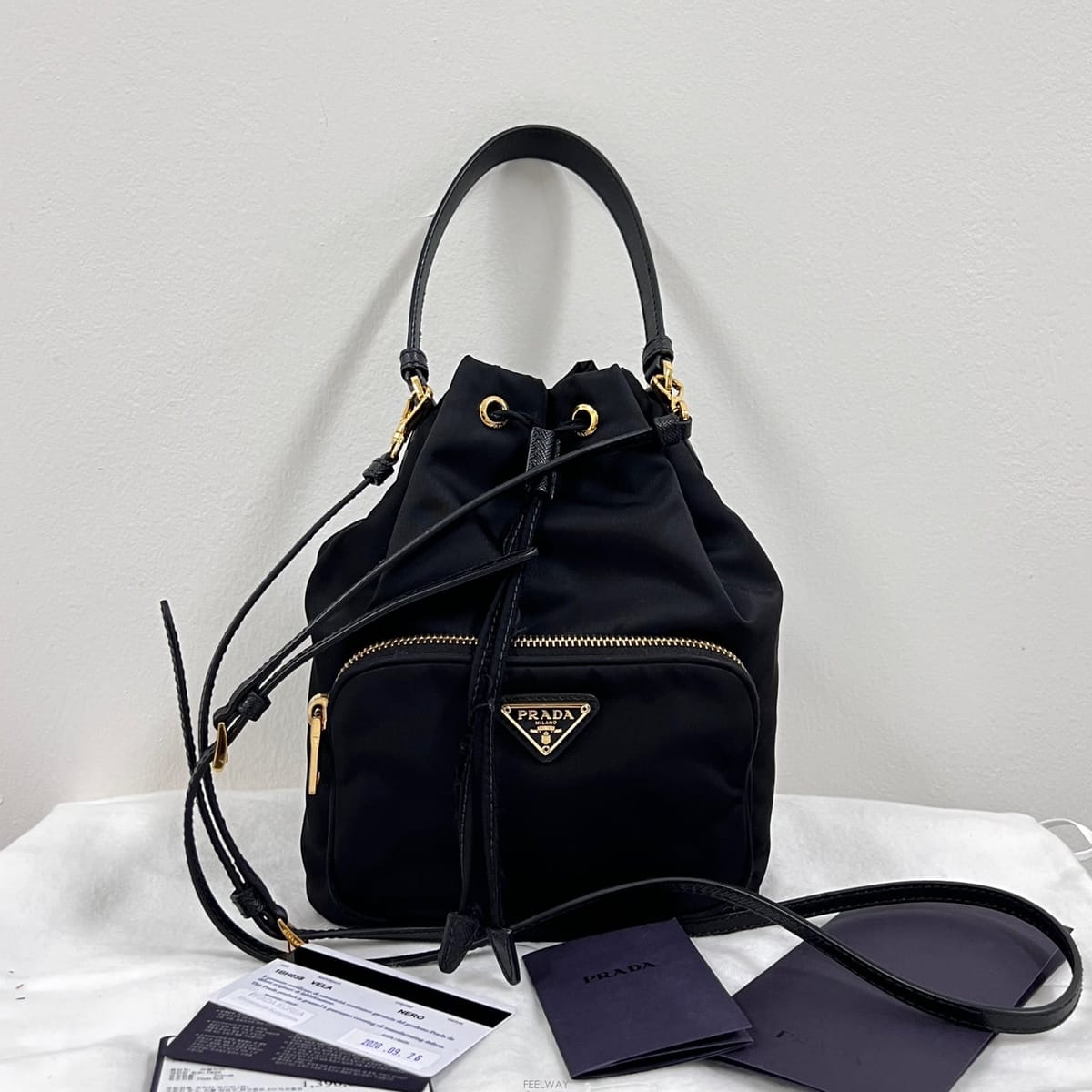 PRADA ����� ���Ϸ� �ﰢ�ΰ� ��Ŷ�� ���� (1BH038)����� ���Ϸ� �ﰢ�ΰ� ��Ŷ�� ���� (1BH038)
