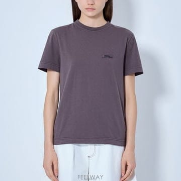 Jacquemus 26 FW ��ũ���� Gros Grain �ΰ� ��ġ Ƽ���� ���� 25HTSW00550AJ00029 85026 FW ��ũ���� Gros Grain �ΰ� ��ġ Ƽ���� ���� 25HTSW
