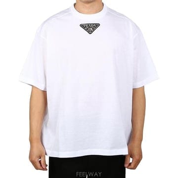 프라다 UJN838 12H4 F0009 로고 패치 반팔 티셔츠