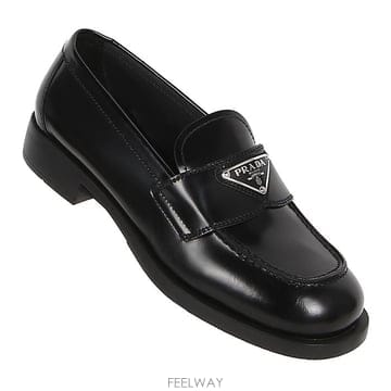 PRADA ����� 1D238 055 F0002 MF025 �ﰢ�ΰ� �귯�õ� ���� ��������� 1D238 055 F0002 MF025 �ﰢ�ΰ� �귯�õ� ���� ��
