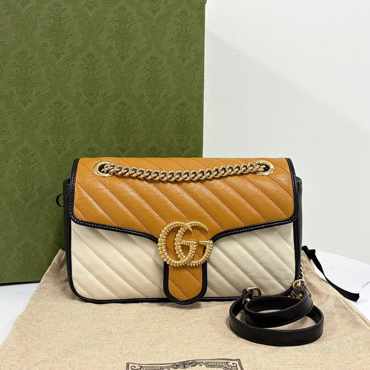 GUCCI ���� GG ����  ��Ʋ�� ���� ü�� ����� & ũ�ν��� (443497)���� GG ����  ��Ʋ�� ���� ü�� ����� & ũ�ν��� (44