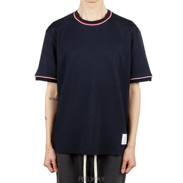 톰브라운 로고 패치 크루넥 티셔츠