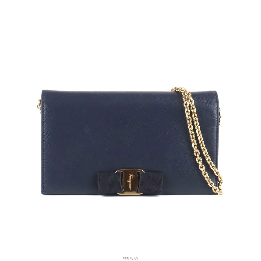 Ferragamo [�߰���ǰ�ٿ�] ��󰡸� ���ǾƳ� �ٶ� WOC ü�� ũ�ν��� ���̺� 22B850[�߰���ǰ�ٿ�] ��󰡸� ���ǾƳ� �ٶ� WOC ü�� ũ�ν�