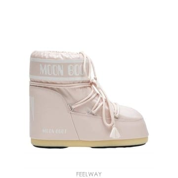 MOON BOOT 26FW ������ ��ũ ��Ŭ ���� with �ΰ� lettering �� ���̽� �� closure in Tech26FW ������ ��ũ ��Ŭ ���� with �ΰ� lettering �� ����