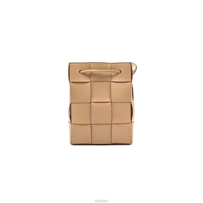 Bottega Veneta ���װ� ����Ÿ ī��Ʈ ��Ŷ�� (680218) L283473���װ� ����Ÿ ī��Ʈ ��Ŷ�� (680218) L283473