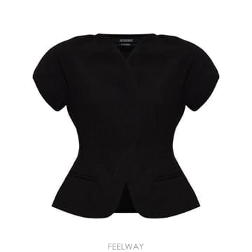 Jacquemus 26FW ��ũ���� ��Ʈ ���� 26HJAW00153AW00580 990 BLACK26FW ��ũ���� ��Ʈ ���� 26HJAW00153AW00580 990 BLACK