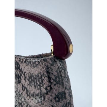 26 F/W 드리스 반 노튼 SNAKEEMBOSSED 레더 탑 핸들  B0112310630