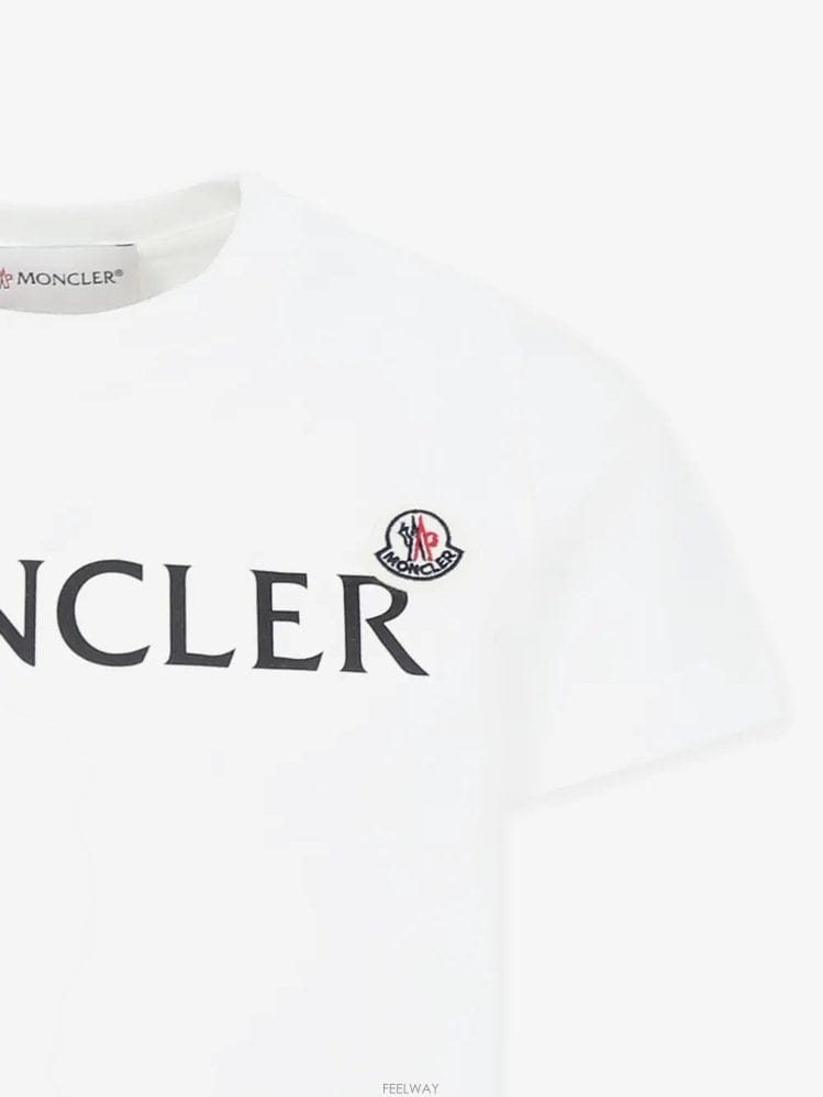 Moncler ��Ŭ���� �ΰ� ��ư Ƽ���� (KIDS ��ǰ) L29548C00014 B0302310812��Ŭ���� �ΰ� ��ư Ƽ���� (KIDS ��ǰ) L29548C00014 B03