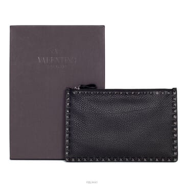 Valentino [�мǿ���] [�������] �߷�Ƽ�� �����͵� Ŭ��ġ MY2P0565VAP 0NO ����[�мǿ���] [�������] �߷�Ƽ�� �����͵� Ŭ��ġ MY2P0