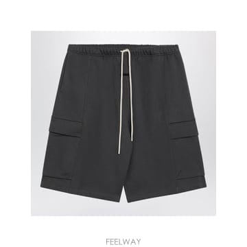 Fear of God �δ��� FEAR OF GOD ESSENTIALS �Ǿ���갫 ������ �׷��� �����δ��� FEAR OF GOD ESSENTIALS �Ǿ���갫 ������ �׷���