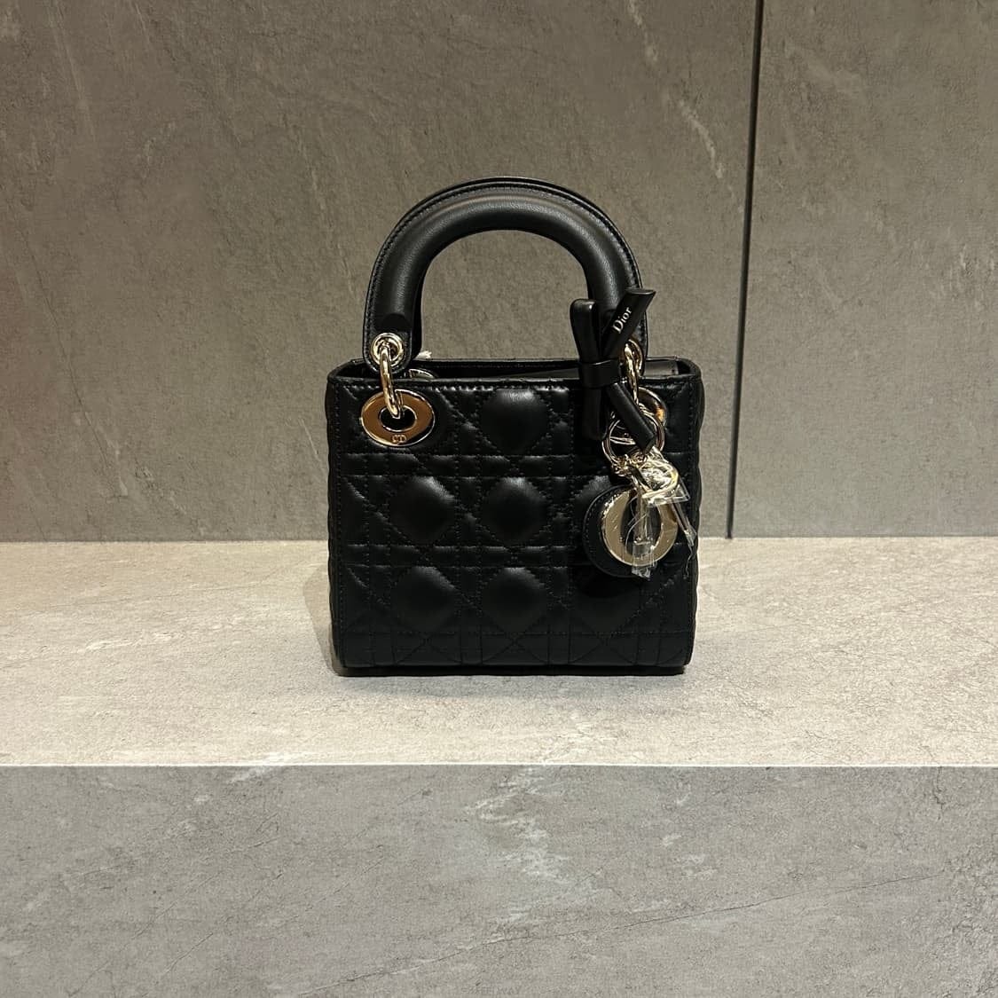 DIOR ��� ������ �ش��� ���̵�� �̴ϵ�� ������ �ش��� ���̵�� �̴�