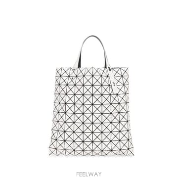Issey Miyake 26FW �ٿ��ٿ� ��Ʈ�� BB68AG043 01 WHITE26FW �ٿ��ٿ� ��Ʈ�� BB68AG043 01 WHITE