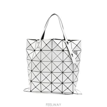 Issey Miyake 26FW �ٿ��ٿ� ��Ʈ�� BB68AG053 01 WHITE26FW �ٿ��ٿ� ��Ʈ�� BB68AG053 01 WHITE