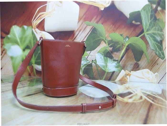 A.P.C. �������� ����� A.P.C ��Ŷ ���� ũ�ν��� ��ǰ �߰� ��ǰ 61109�������� ����� A.P.C ��Ŷ ���� ũ�ν��� ��ǰ �߰� ��