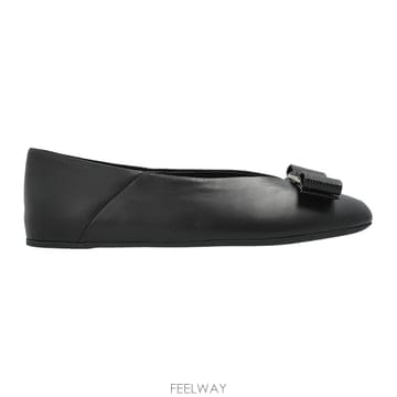 Ferragamo 26FW ��󰡸� �ٶ� ���� ���� �÷� ���� 01K221 78288326FW ��󰡸� �ٶ� ���� ���� �÷� ���� 01K221 782883