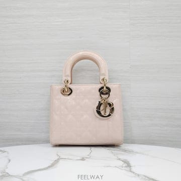 [럭스유] 디올 레이디 디올 스몰백 페이던트 파우더 핑크 M0531OWCB