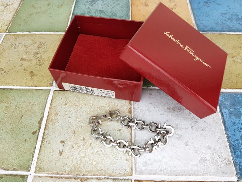 Ferragamo ��󰡸� ��ġ�� ���� ���� ������󰡸� ��ġ�� ���� ���� ����