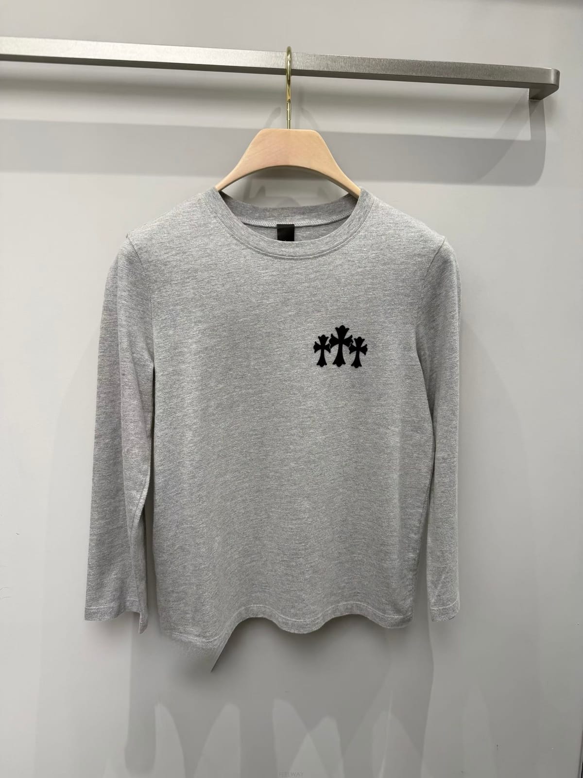 Chrome Hearts 26FW ũ������ �ΰ� �ս����� Ƽ����26FW ũ������ �ΰ� �ս����� Ƽ����