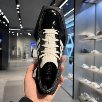 아디다스 포럼 큐비즘 SQ 일본스타일 스니커즈 코어 블랙 크림 화이트 골드 KI8452