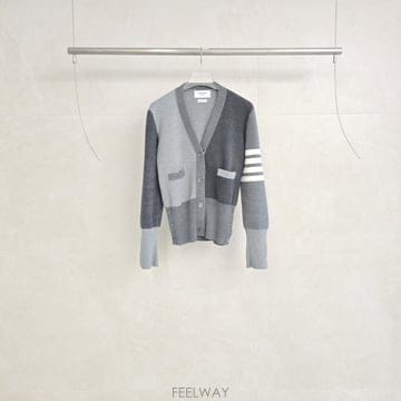 Thom Browne ����� �ݹͽ� ũ������ 4�� V�� ��ư ����� 38 FKC207F����� �ݹͽ� ũ������ 4�� V�� ��ư ����� 38 FKC207