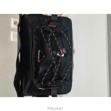 프라다 스피드록 리나일론 크로스백 블랙