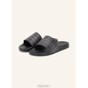 Burberry Burberry FURLEY Slides 100340551115000 TP581628120Burberry FURLEY Slides 100340551115000 TP581628120