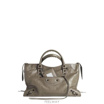 Balenciaga 26FW Balenciaga LE ��Ƽ �̵�� �� IN ARENA ���� 8657602ACFH3258 TP5826FW Balenciaga LE ��Ƽ �̵�� �� IN ARENA ���� 865760