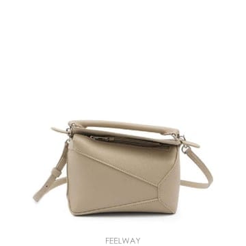 Loewe �׶�����Ÿ �ؿ� �ο��� ���� PUZZLE EDGE MINI LEATHER HANDBAG A510P88X605�׶�����Ÿ �ؿ� �ο��� ���� PUZZLE EDGE MINI LEATHER H