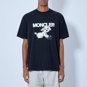 Moncler 26 FW ��Ŭ���� x FRGMT �׷��� �ΰ� Ƽ���� ���� L209U 8C00002 89AZI 99926 FW ��Ŭ���� x FRGMT �׷��� �ΰ� Ƽ���� ���� L209U 8