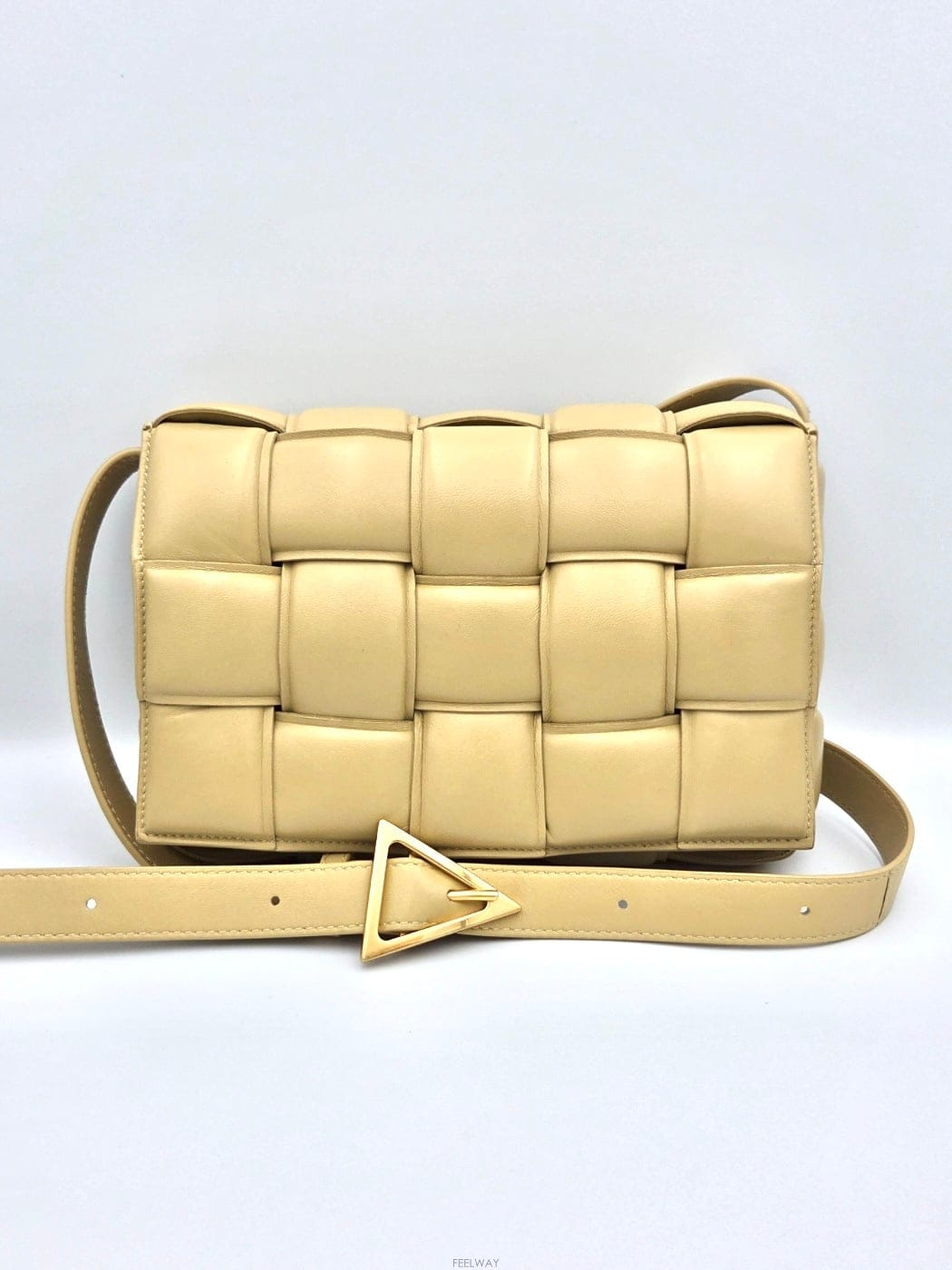 Bottega Veneta [�ٿ� ������] ���װ� �е� ī��Ʈ ũ�ν��� ���̺��� ����A[�ٿ� ������] ���װ� �е� ī��Ʈ ũ�ν��� ���̺��� ��