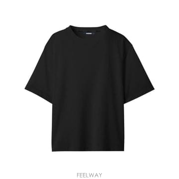 Jacquemus 26FW ��ũ���� �� ī�� ���� Ƽ���� TSM00578AJ00254 990 BLACK26FW ��ũ���� �� ī�� ���� Ƽ���� TSM00578AJ00254 990 