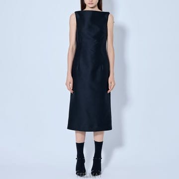 26 FW 발렌시아가 보트넥라인 슬리브리스 미디 A0034F TUT22 1000
