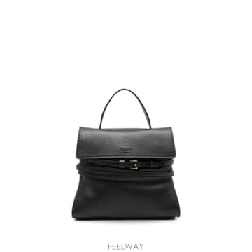 Moschino 26FW ��Ű�� ��Ʈ�� MC4163PP1P OA0000 BLACK26FW ��Ű�� ��Ʈ�� MC4163PP1P OA0000 BLACK