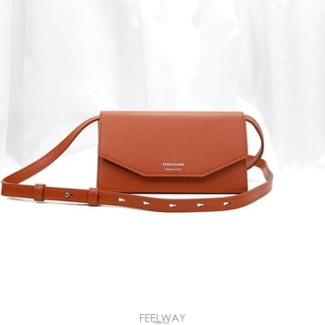 Ferragamo �߰���ǰ�Ǵ��� / Ferragamo(��󰡸�) ���� ī����Ų ���� ����Ʈ ũ�ν��ٵ� ũ���߰���ǰ�Ǵ��� / Ferragamo(��󰡸�) ���� ī����Ų 