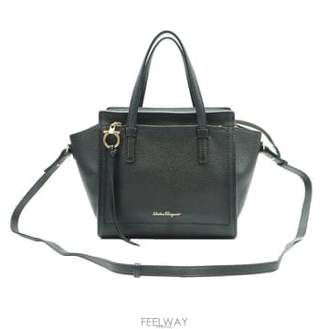 Ferragamo �߰���ǰ�Ǵ��� / Ferragamo(��󰡸�) 21 F478 ���� ī����Ų ���� ���̹� ���� ž �߰���ǰ�Ǵ��� / Ferragamo(��󰡸�) 21 F478 ���� ī��