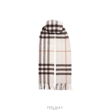 Burberry 26FW ���̾�Ʈ üũ ĳ�ù̾� ���÷� 811263426FW ���̾�Ʈ üũ ĳ�ù̾� ���÷� 8112634