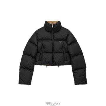 PRADA 26FW �ﰢ�����Ϸ� ũ�� �е����� 29D056 1WQ8 F000226FW �ﰢ�����Ϸ� ũ�� �е����� 29D056 1WQ8 F0002